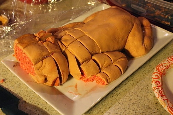 9. ''Как бы это ни было противно, от куска торта все равно никто не отказывается''.