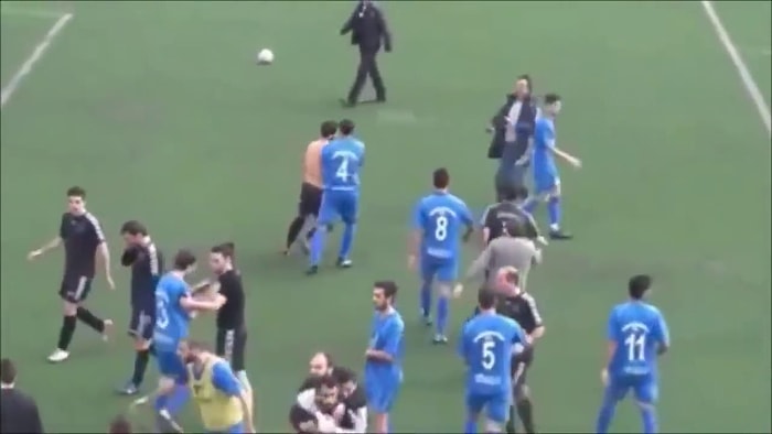 Maçta Koşmadıkları Kadar Rakibi Dövmek İçin Koşan Gözünü Şiddet Bürümüş Futbolcular