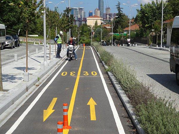 Bonus: Cumhuriyet Caddesi Bisiklet Yolu (Beşiktaş, İstanbul)