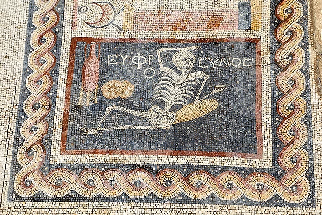 Antakya'da Hayatın Sırrı Ortaya Çıktı: 2300 Yıllık 'Neşeli Ol, Hayatını Yaşa' Yazılı Mozaik