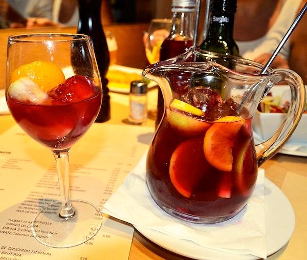 9. Barselona'nın hafif ve güzel içkisi Sangria