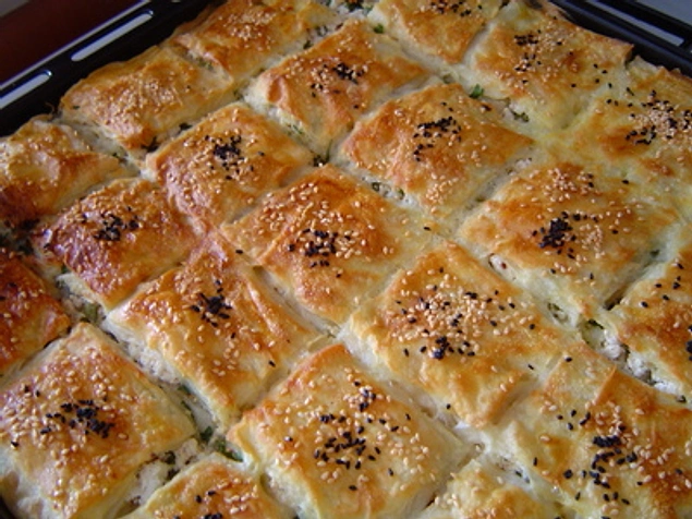 Sodalı börek (yalancı su böreği)