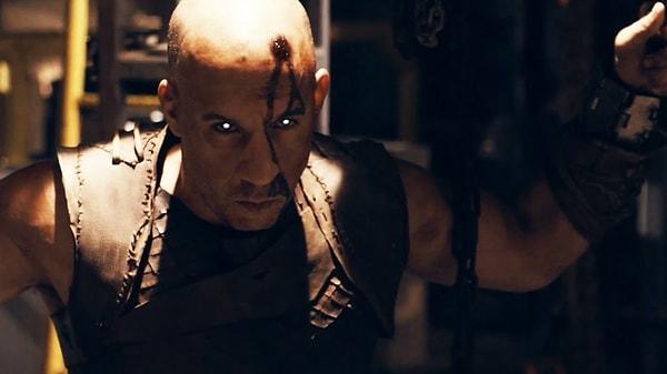 28. Pitch Black (2000) ve The Chronicles of Riddick (2004)