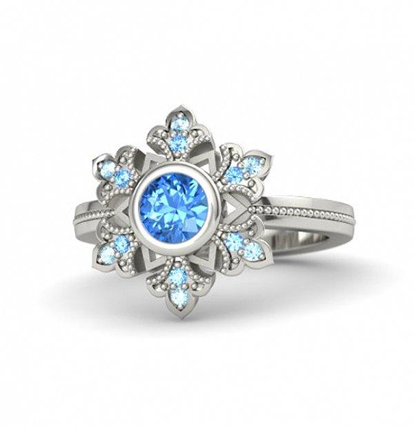 1. Kar tanelerinin ışıltısına sahip Prenses Elsa'nın bu yüzüğünü parmağınızla buluşturmak istemez miydiniz?