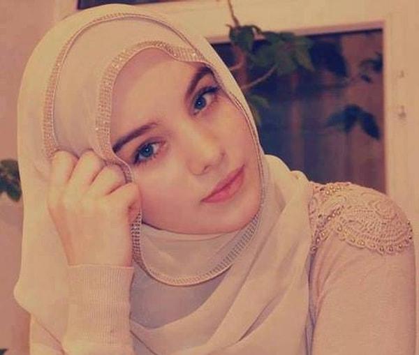 17. "Başörtümü gururla takıyorum. Uğruna yaşadığım İslam'ı temsil ve sembolize ediyorum. Bunu yaptığım için çok onurluyum. Elhamdülillah."