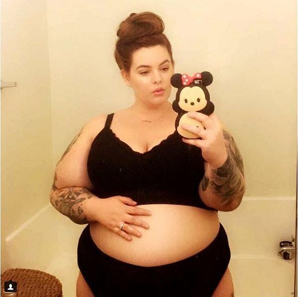Tess, Instagram'da paylaştığı bu fotoğrafın altında yaptığı açıklamada, hamileyken mükemmel görünen ünlü kadınlar gibi olmak istemenin gerçekçi olmadığını ve kilolu olmanın normal olduğunu dile getiriyor.