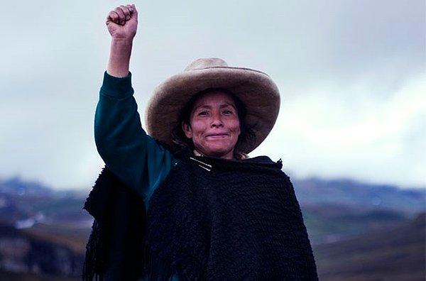 Máxima Acuña, Peru’nun kuzeyindeki dağlık bir köyde yaşıyor.