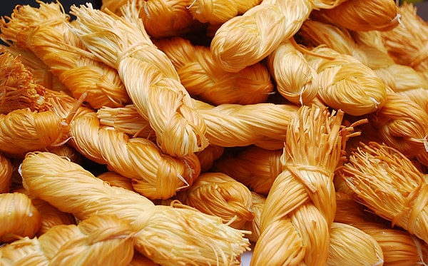 1. «После секса я приношу своему парню сыр-косичку и напиток. Думаю, это укрепляет наши отношения»