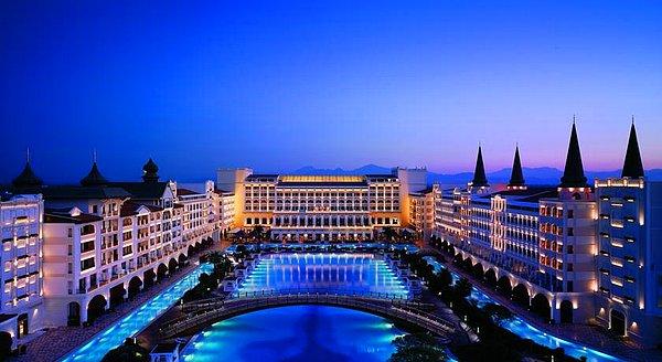 Düğün Antalya'daki Mardan Palace Hotel'de yapılıyor.