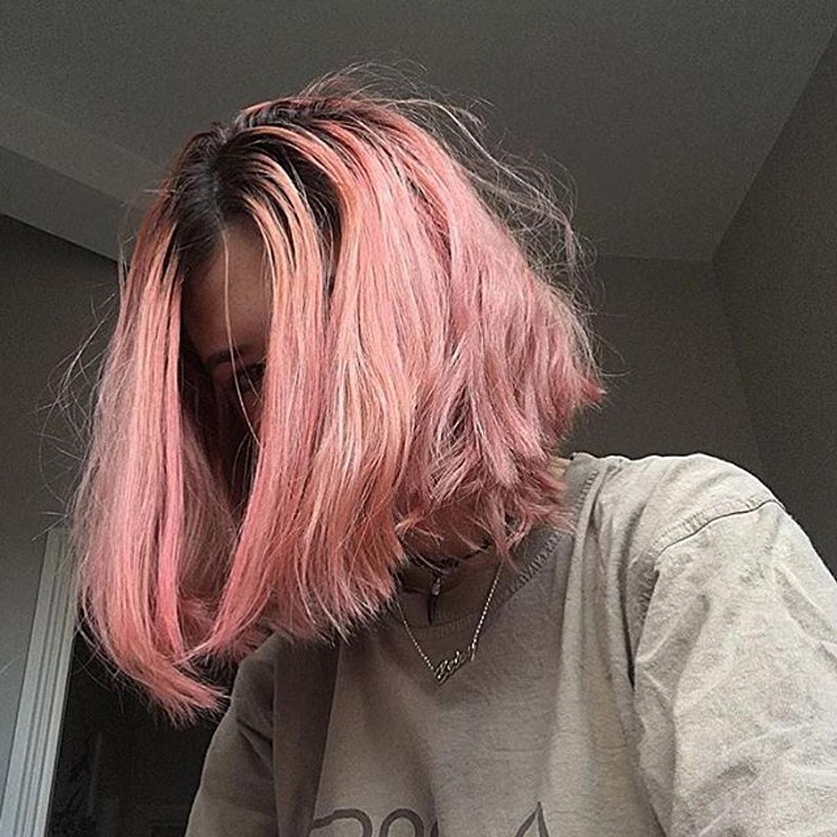 Топовые волосы. Розовые волосы. Девушка с короткими розовыми волосами. Покрасить волосы каре. Короткие розовые волосы.