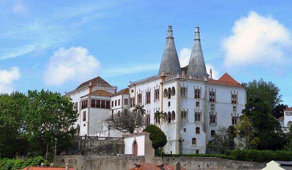 13. Tarihi 1000 yıl öncesine dayanan Sintra'nın ulusal sarayının yapımının Müslümanların İber Yarımadası hakimiyeti sırasında olduğu bilinmekte.
