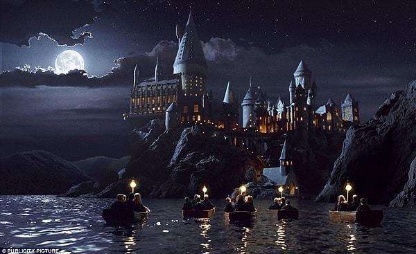 21. Hogwarts - Harry Potter