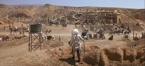 10. Rub al Khali Çölü - Indiana Jones Kutsal Hazine Avcıları (1981)  Raiders of the Lost Ark
