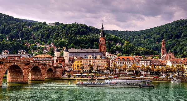 5. Elverişli iklimi ve uygun kırsal koşullar sayesinde Heidelberg gerçekten "yeşil" bir şehir. Ayrıca şehir modern kent yaşamı ile ekolojik dengeyi kurabildiği için birçok çevre ve mimari ödülüne sahip.