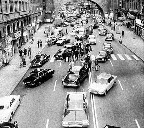 7. İsveç'te trafiğin sağdan sola olmak üzere değiştirilmesinin ilk günü. (1967)