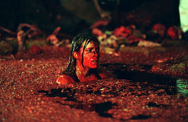 15. The Descent (2005) – Puan: 7.2
