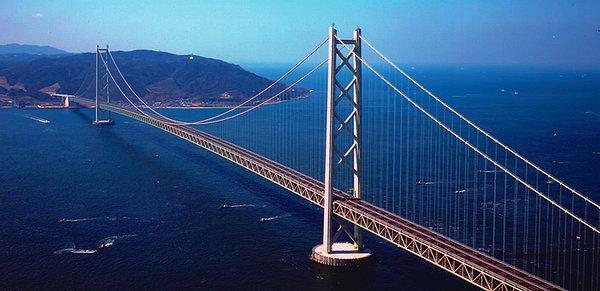 Japonya’da yer alan 3.909 metrelik Akashi Kaikyo Köprüsü’nden geçiş yaklaşık 20 USD