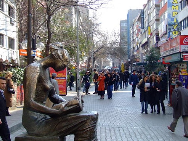 15. İstanbullular havalar ısınır ısınmaz kıyafetlerini mevsime adapte eder. Ankaralılar temkinlidir, kışlıkları mayıs ayından önce kaldırmaz.