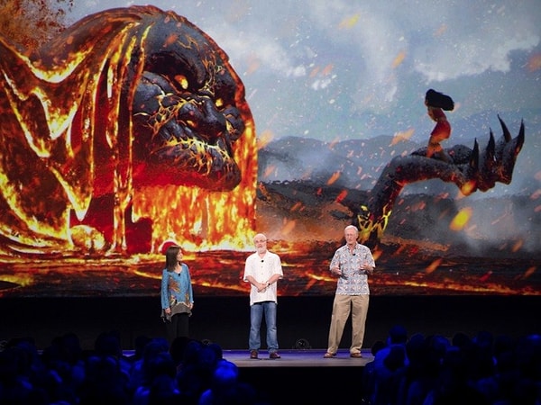 Дочка вождя, Моана Ваялики, чтобы найти свою семью, отправится в путешествие по океану в поисках сказочного острова с её героем полубогом-трикстером Мауи (Джонсоном).