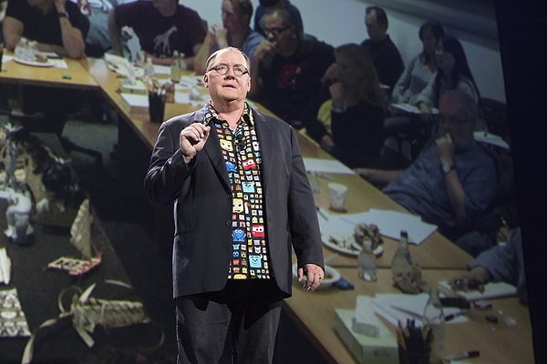 Лассетер приоткрыл завесу тайны сюжета будущего мульта, и мы узнали, что в центре событий окажутся Вуди и мадам Бо-Пип, а точнее, их любовная история. Мультфильм выйдет 15 июня 2018.