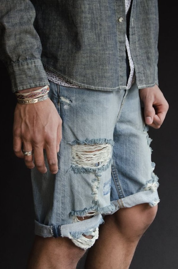 15. Вот она, сила стиля! Мы даже не видим лица этого парня, но с полной уверенностью можем сказать, что он у-ужасно харизматичный.