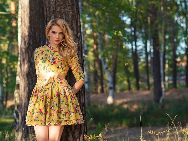 Девушка - кокетка!