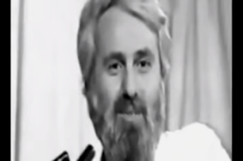 Hiç kimsenin tepki vermediği espriler yapmaya alışmışsınızdır ya da esprilerinize hiç kimsenin tepki vermemesine.