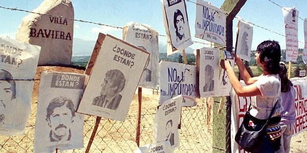 Pinochet döneminde, 1973 ile 1990 yılları arasında; göz altına alınanların, işkence yapılanların, kayıpların sayısı hala net olarak bilinmemekte.