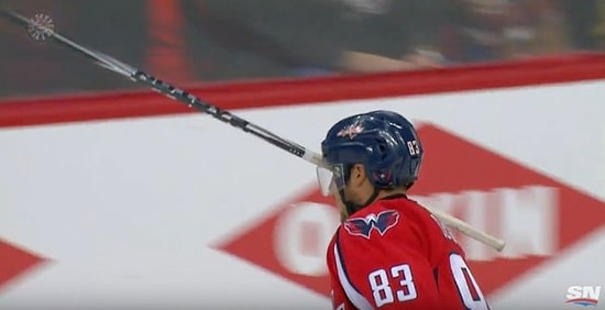 Buz Hokeyi Oyuncusunun Peşini Bırakmayan Talihsizlikler Zinciri