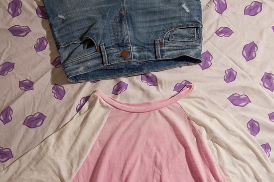 Kadınlar Tecavüze Uğrarken Giydikleri Kıyafetleri Paylaşıyor