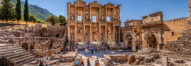 10. Şimdi olduğu gibi çok eskiden de İzmir'e 'Güzel İzmir' deniyordu.