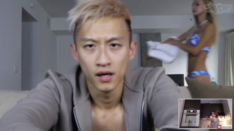 Kız Arkadaşını Yıldönümlerinde Skype'da Aldatan Şakacı Adam