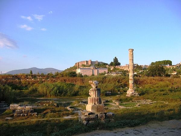 Artemis Tapınağı M.Ö. 21 Temmuz 356'da adını ölümsüzleştirmek isteyen Herostratus adlı bir Yunan tarafından yakıldı. 😔