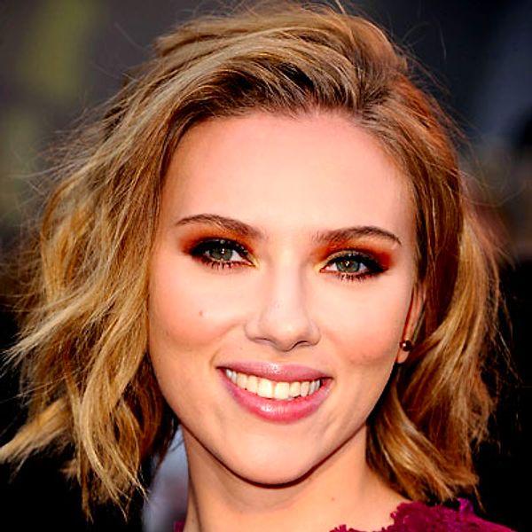 Scarlett Johansson'ı hepimiz duymuşuzdur. Hollywood'un önde gelen isimlerinden olan Johansson, son zamanlarda adından sıkça söz ettiren isimlerden bir tanesi.