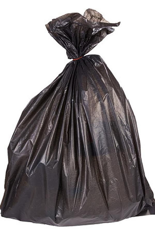 23. Michelle Monaghan, jumbo boy çöp poşetinden hallice.