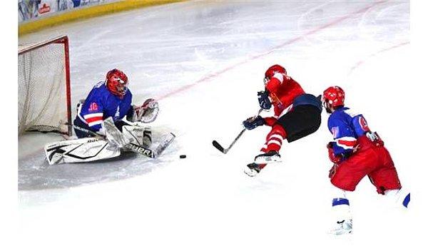 Gençler geçen yıl da IIHF Continental Cup’taki maçında İsrail ekibi Rishon Devils’i 14-1, ikinci maçında ev sahibi Sırbistan’ın Partizan Belgrade takımını 4-1 yenerek grup ikincisi olmuş ve Türkiye’nin buz hokeyi tarihinde en büyük başarısına imza atmışlardı.