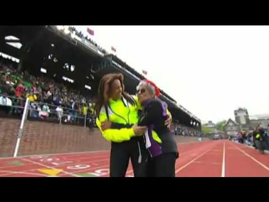 Бабушка-рекордсмен: 100 лет, 100 метров и почти 1 минута