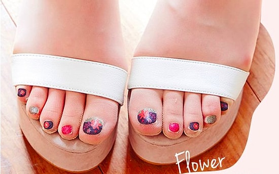 Умные капроновые колготки с педикюром: новая мода от японцев