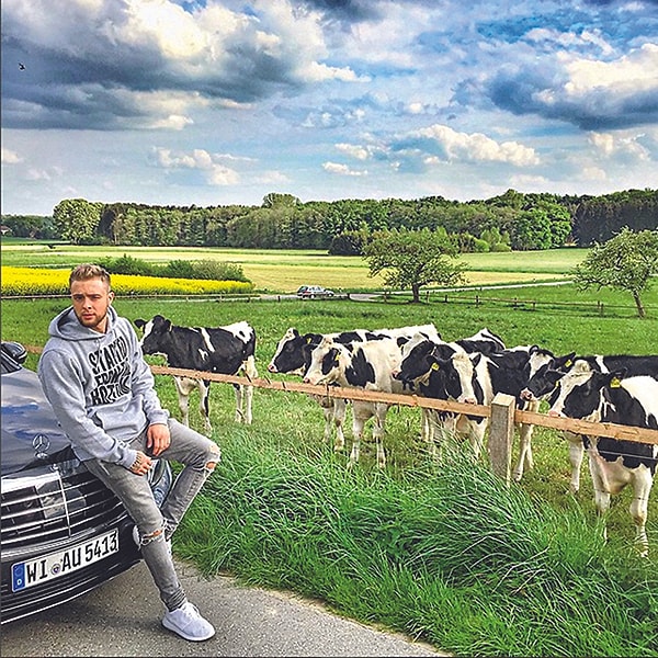 4. Но способен создать уют в доме, радуя девушку мелочами