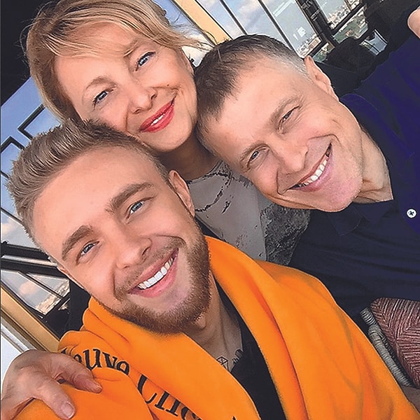 7. Да уж, у Егора довольно высокие запросы: нужна и хозяйственная, и с высокими целями в жизни, однако не стоит забывать, что и он добился всего в жизни сам