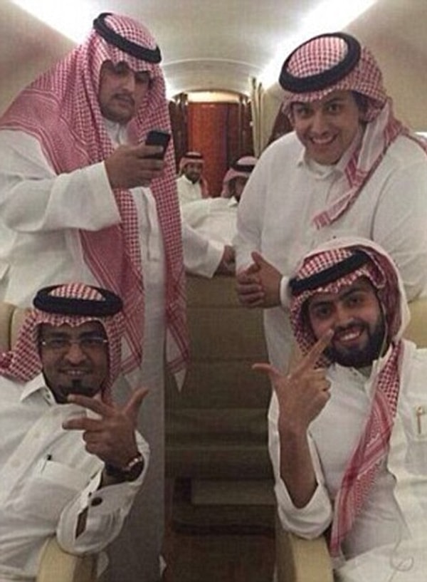 13. Недавно его спросили, что для него является самым большим сокровищем в мире. И он сказал: "Мама".