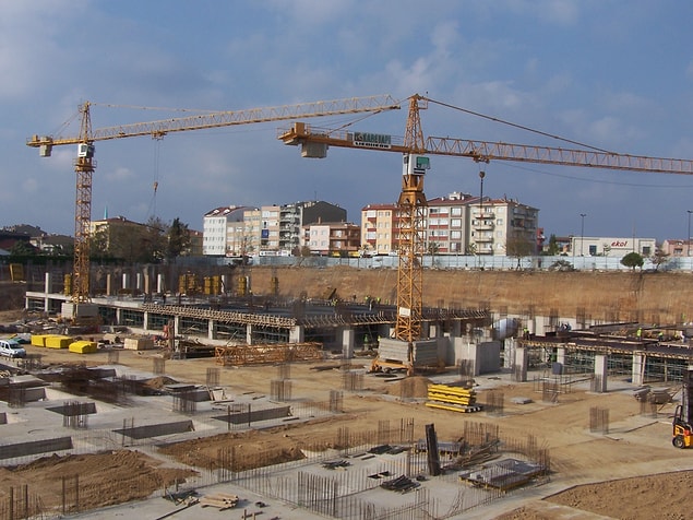 6. Yazın sıcaktan kavrulursun. Kışın soğuktan kapkara yanarsın.