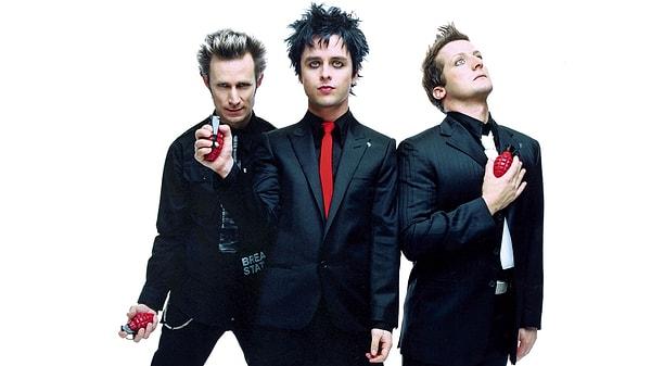 13. Ünlü punk grubu Green Day'in 2003 yılında bitirdikleri albümün tüm kayıtları stüdyolarından çalınmış. Albümü yeniden kaydetmek yerine, tamamen yeni bir albüm yapmışlar. O da en çok satan 'American Idiot' albümleri olmuş.