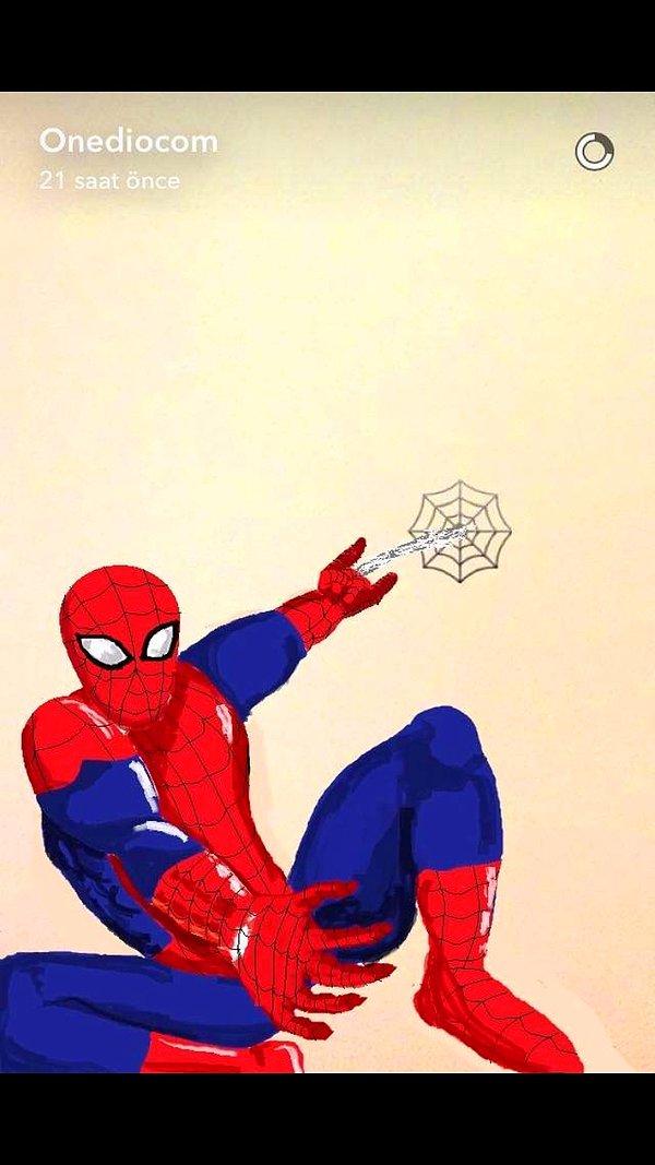 14. Emoji örümcek ağı olunca bol bol Spider-Man çizimi aldık, herkesin ellerine sağlık