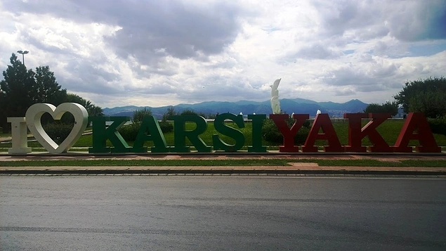 Eh Karşıyaka da şehir sayılır, ne de olsa 35.5