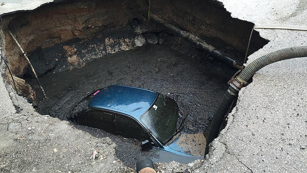 Ankara'da 'Tövbe, O da Ne?' Dedirten Görüntü: Park Halindeki Otomobil Asfalta 'Gömüldü'