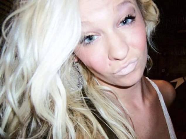 13. Losing your lips by using too much concealer under the eyes. All you wanted to do was to bring your eyes out, except you now look like a ghost.