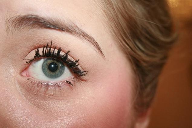 14. Making your eyelashes look like spiders.