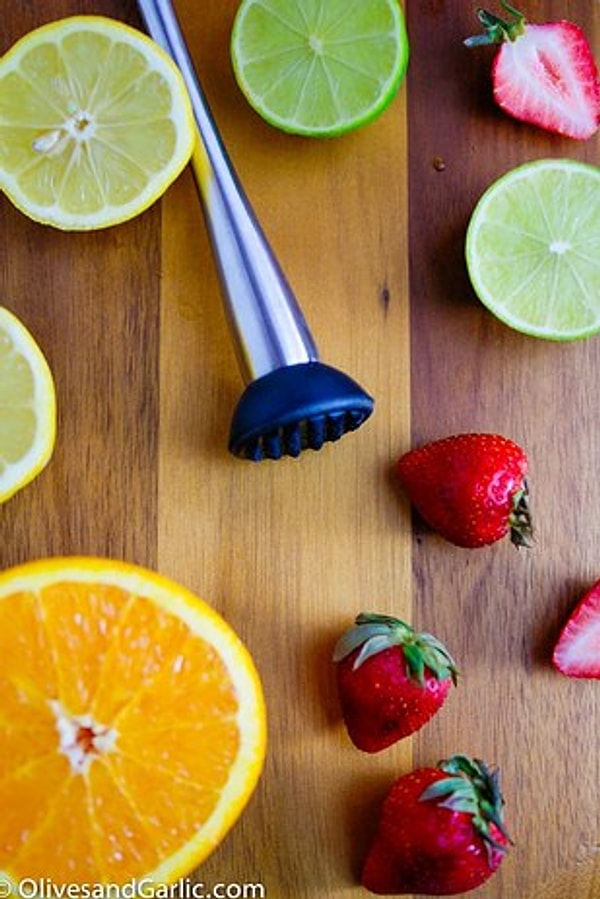 7. Шипучий напиток из апельсинов и клубничной текилы