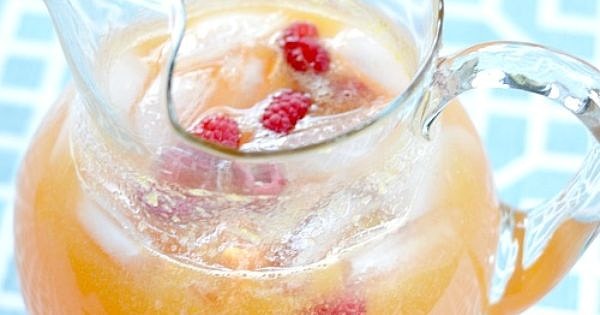 8. Пунш с розмарином, текилой и персиком